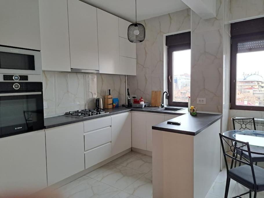 Classy Apartment With Parking In The City Center Bucharest Luaran gambar