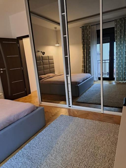 Classy Apartment With Parking In The City Center Bucharest Luaran gambar