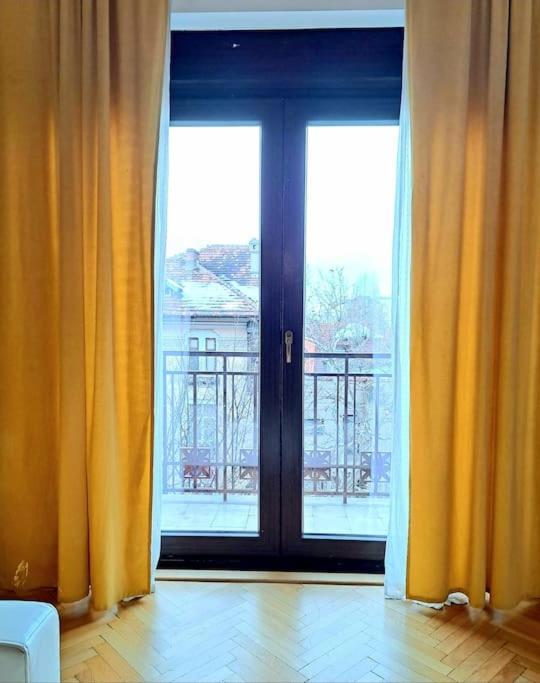 Classy Apartment With Parking In The City Center Bucharest Luaran gambar