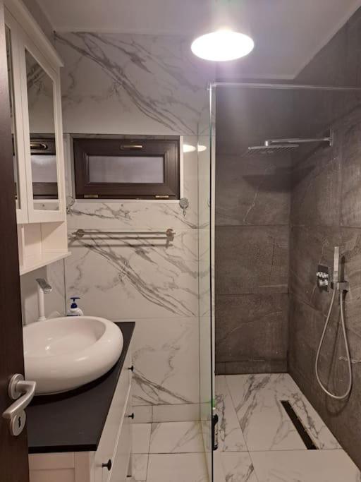 Classy Apartment With Parking In The City Center Bucharest Luaran gambar