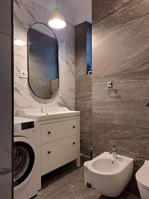 Classy Apartment With Parking In The City Center Bucharest Luaran gambar