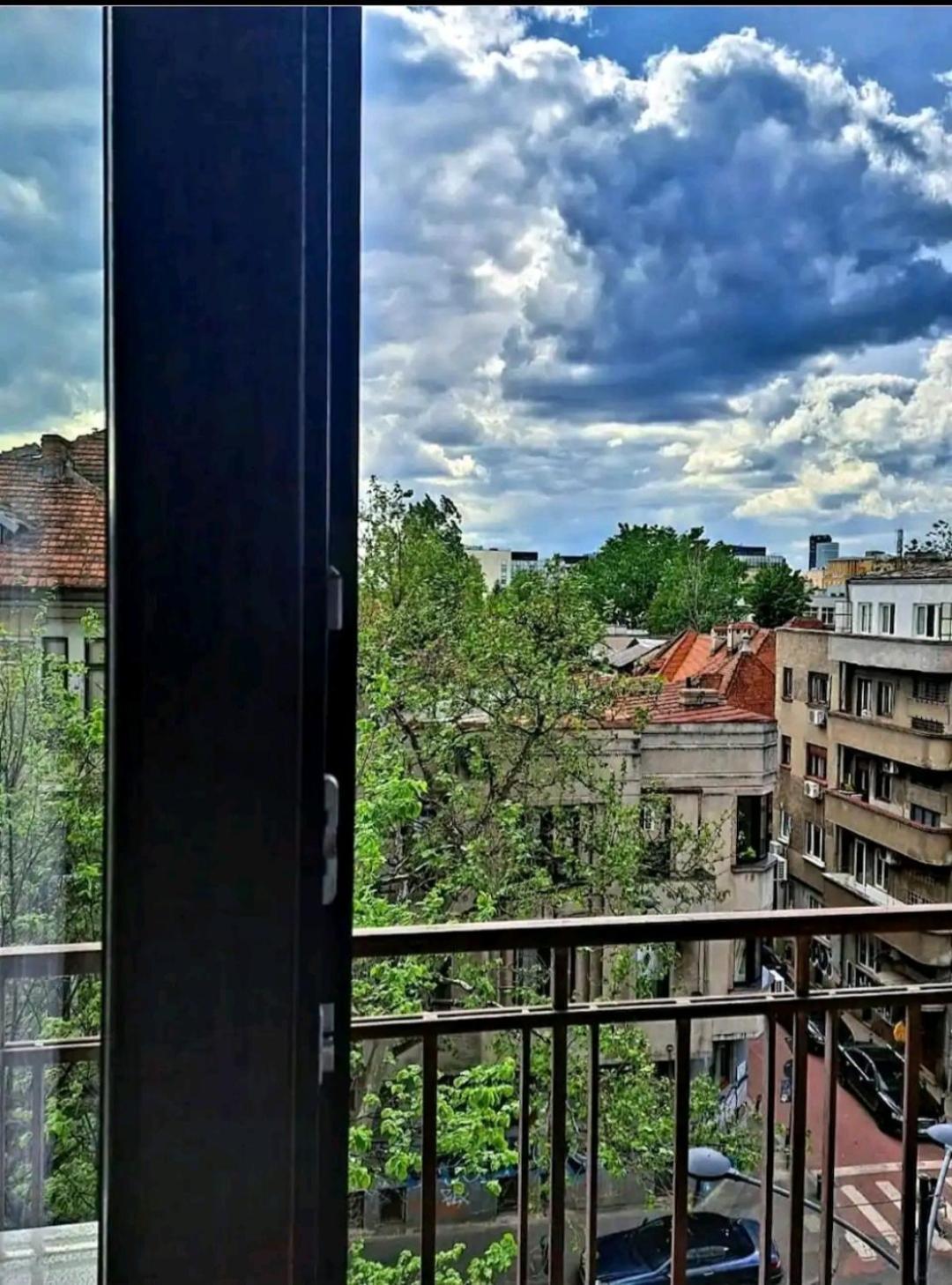 Classy Apartment With Parking In The City Center Bucharest Luaran gambar